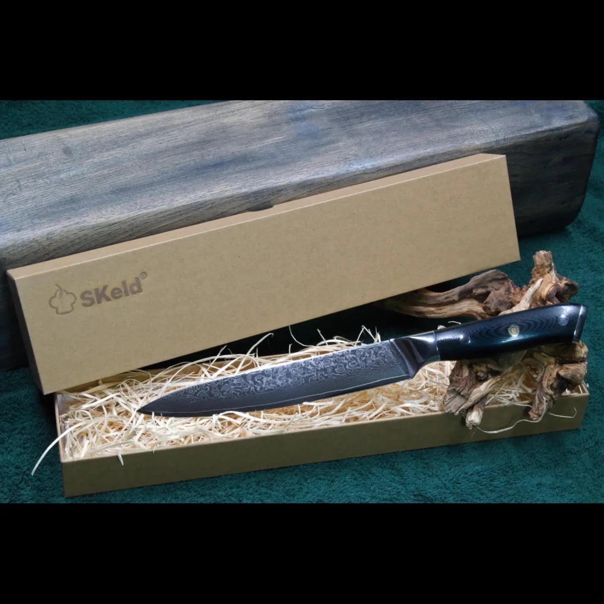 SKeld® Geschenkbox mit Holzwolle-Polsterung und Damast Tranchiermesser mit schwarzem G10-Griff