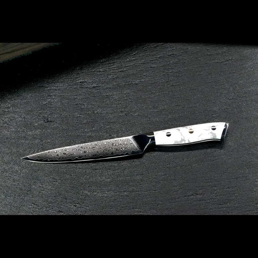 SKeld Damast Allzweckmesser 15 cm mit weißem Howlith Mineralgriff und silberfarbener Damastklinge