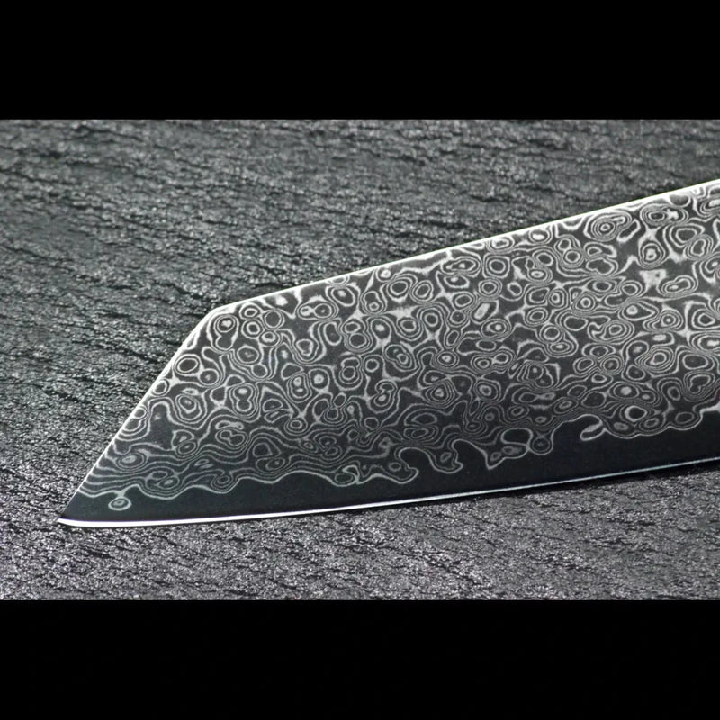 Detailansicht der charakteristischen spitz zulaufenden Klinge des SKeld® Damast Kiritsukemessers