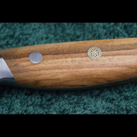 Detail des ergonomischen Olivenholzgriffs von SKeld®