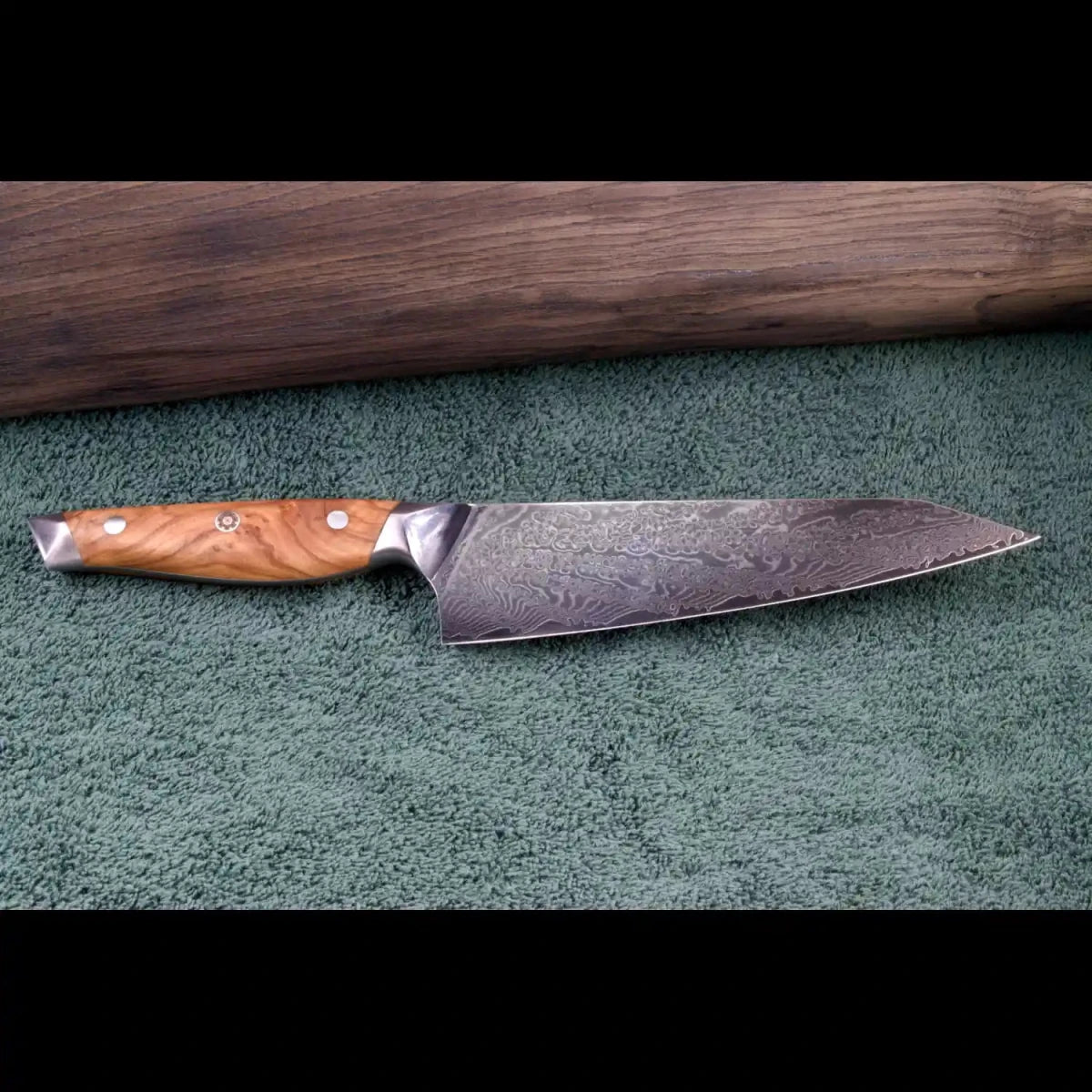 Damast Kiritsukemesser mit VG10 Kernstahl und Olivenholzgriff von SKeld®